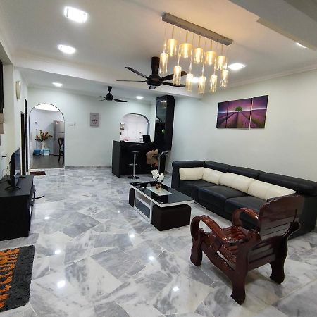 Three-Bedroom House At Tyara Homestay Sunway Petaling Jaya Exteriör bild