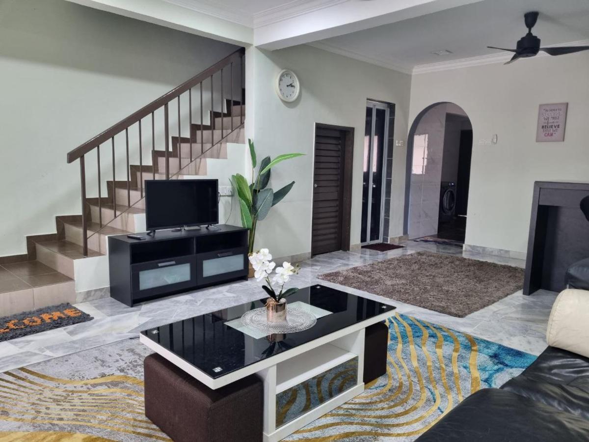 Three-Bedroom House At Tyara Homestay Sunway Petaling Jaya Exteriör bild