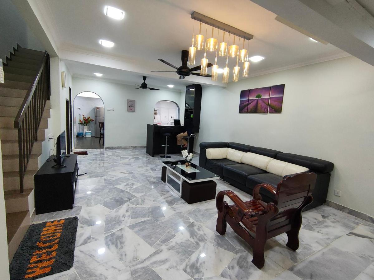 Three-Bedroom House At Tyara Homestay Sunway Petaling Jaya Exteriör bild